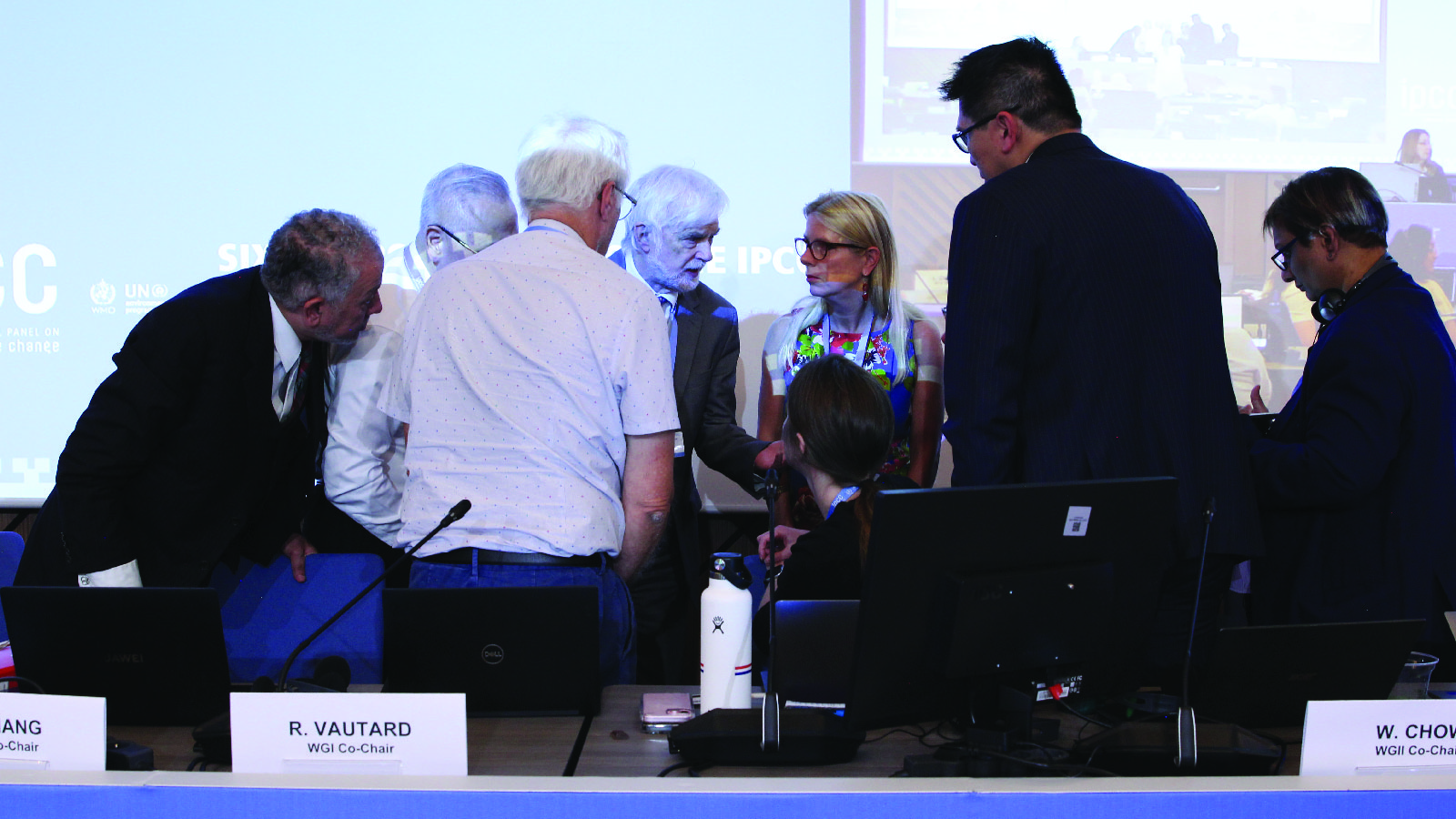 IPCC leaders in discussion at the organization’s 61st session