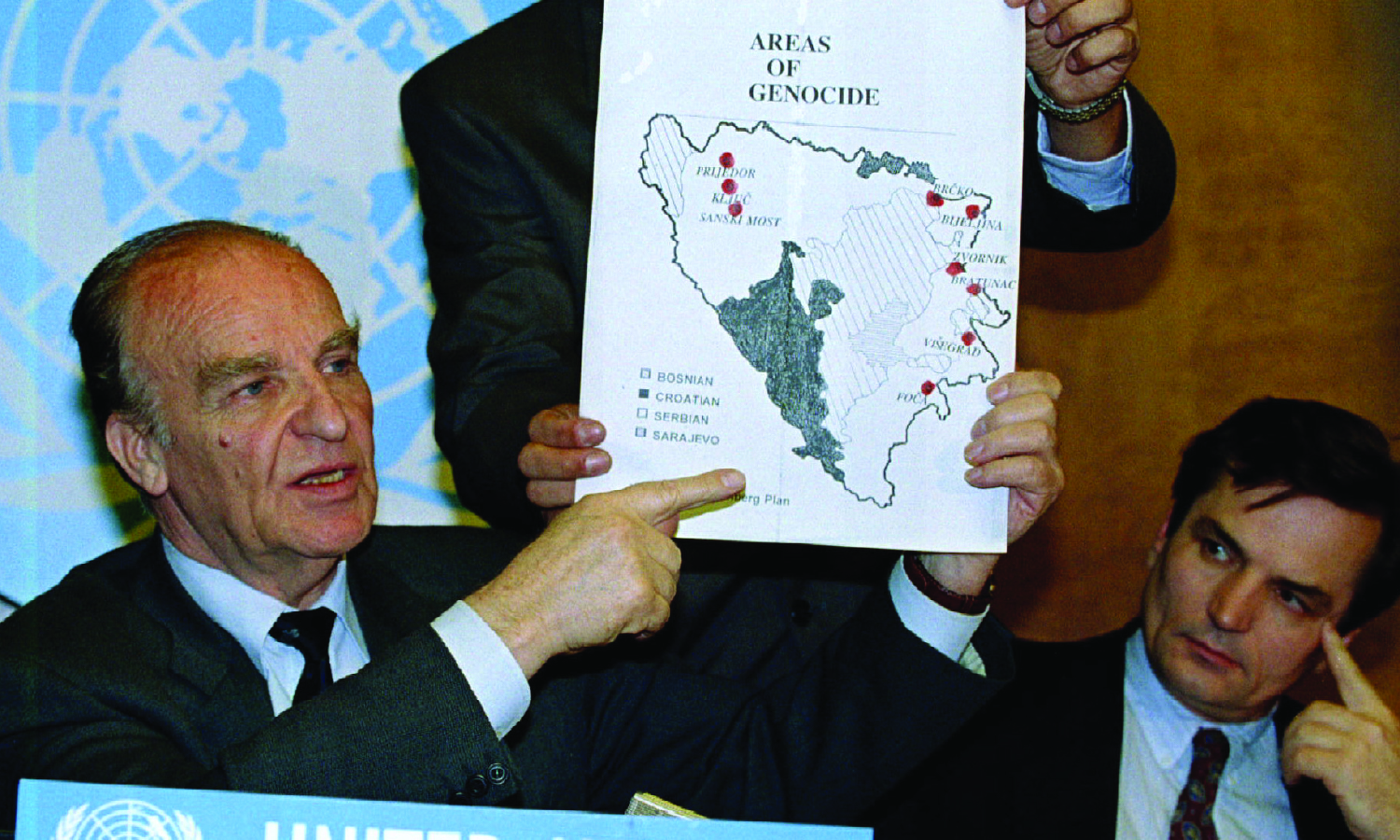 Bosnian President Alija Izetbegovic (L) points to a "Areas of Genocide" map, Foreign Minister Haris Silajdzic (R) looks on during a press conference at the UN Offices of Geneva September 1, 1993