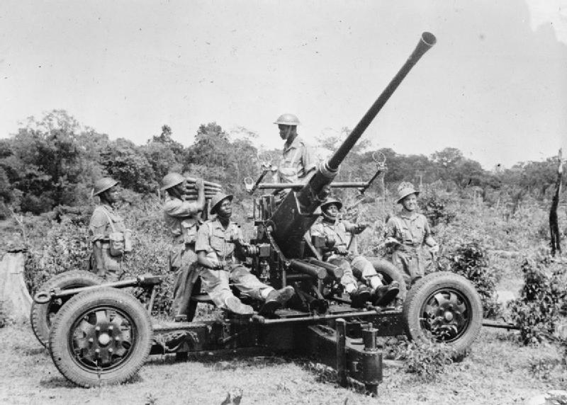 Askaris of the 11th East African Division learning how to use a 40mm Bofors anti-aircraft gun in Ceylon. 