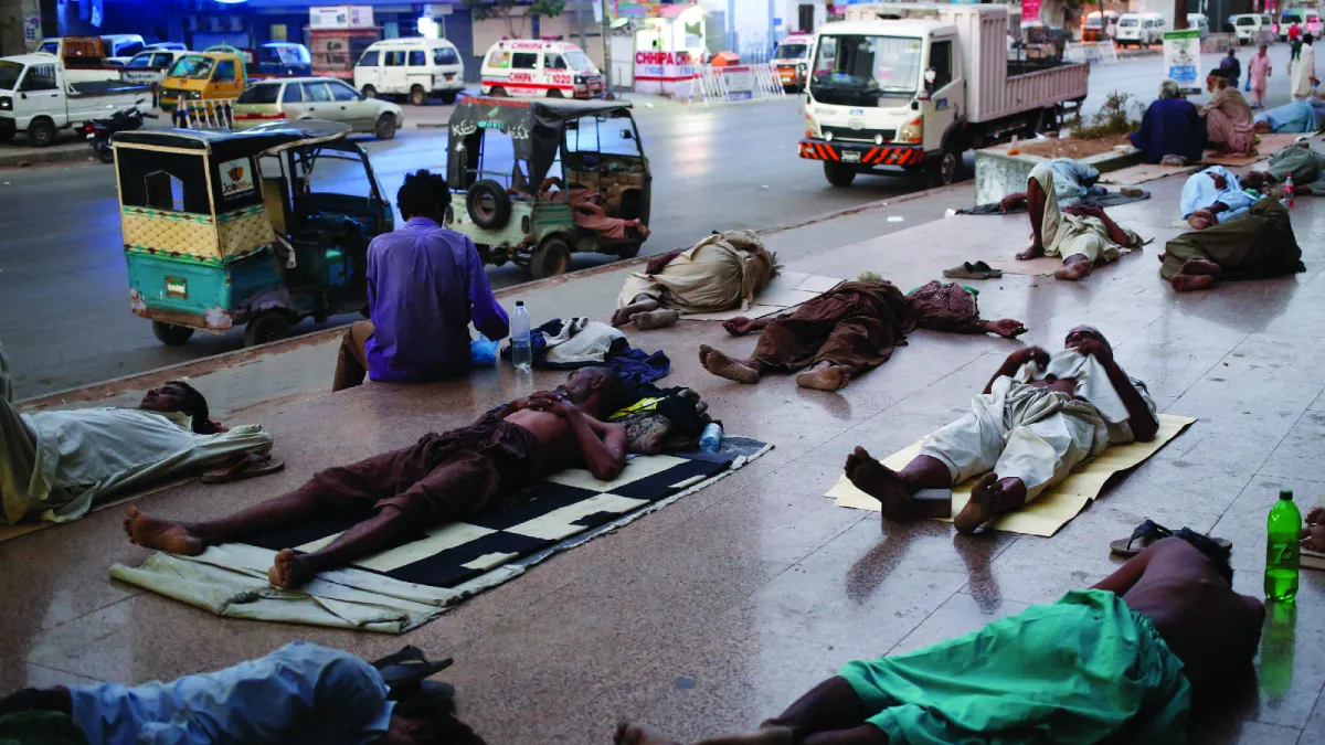 Residents sleep on the pavement to escape the heat and frequent power outages in Karachi, Pakistan, on May 22, 2018.